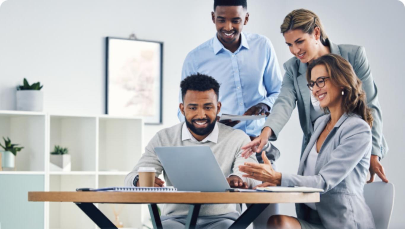 Persona che riflette durante una sessione di lavoro personale