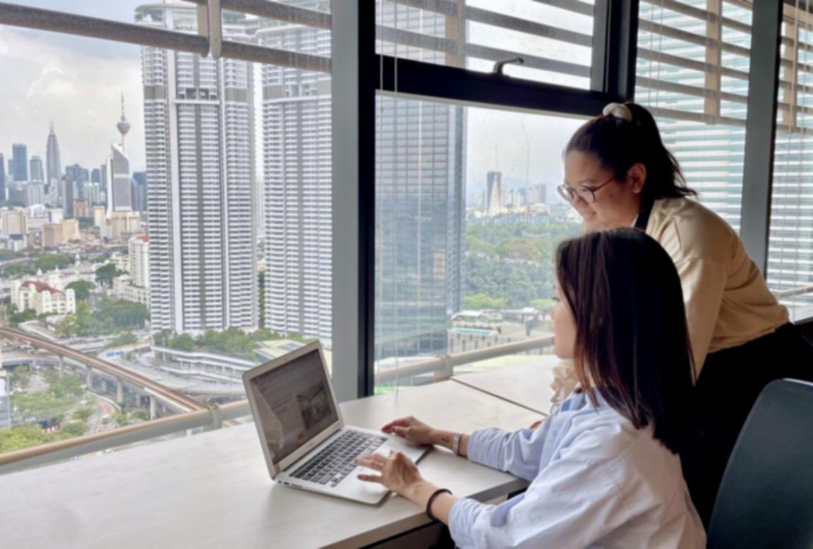 Persona che monitora i progressi del proprio percorso